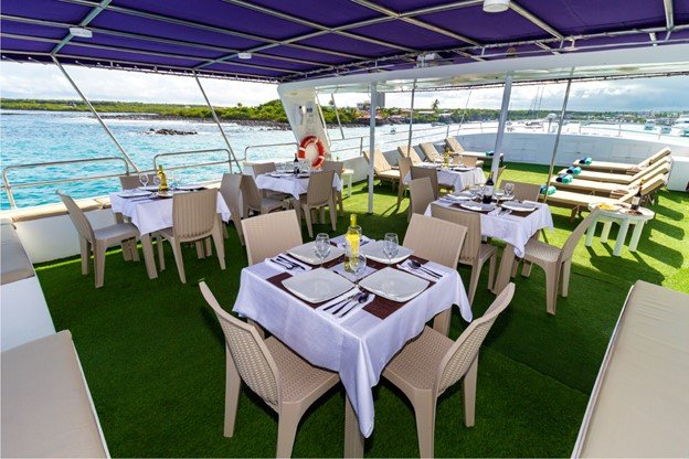 MONUpper+deck+al+fresco (1)